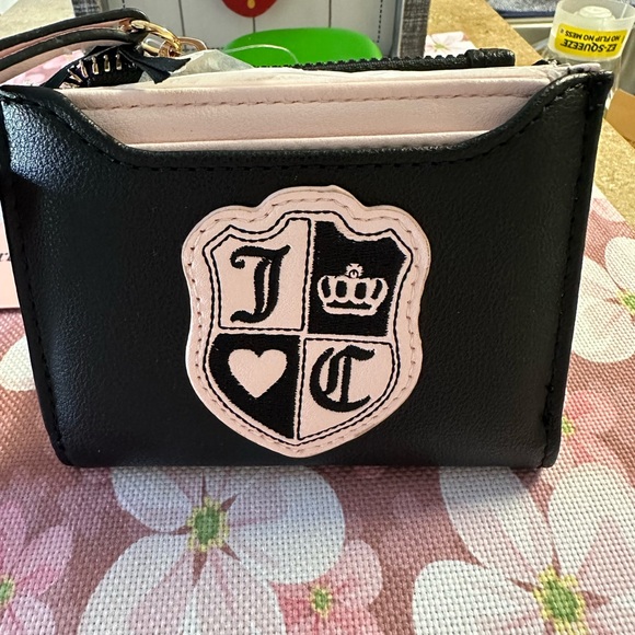 Juicy Couture “Queen of Everything” Liquorice-Powder Blush wallet - Picture 1 of 4